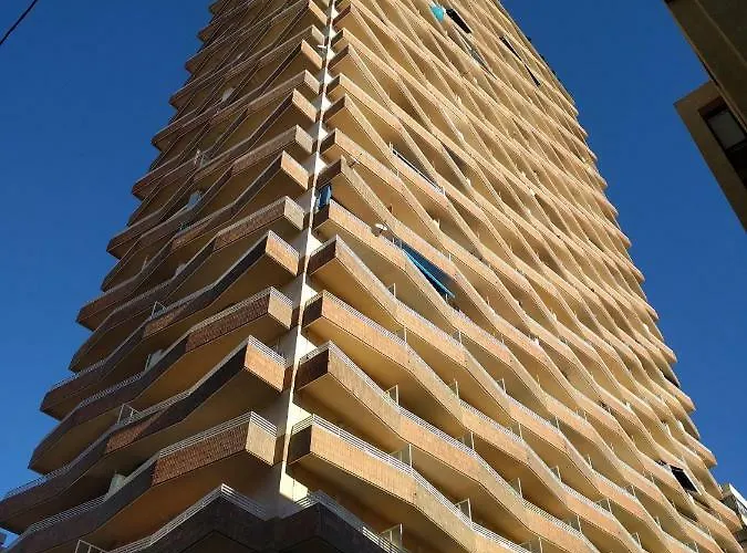 Charming Downtown Skyscrapper *