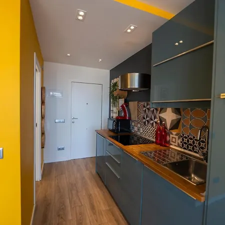 شقة Charming Downtown Skyscrapper